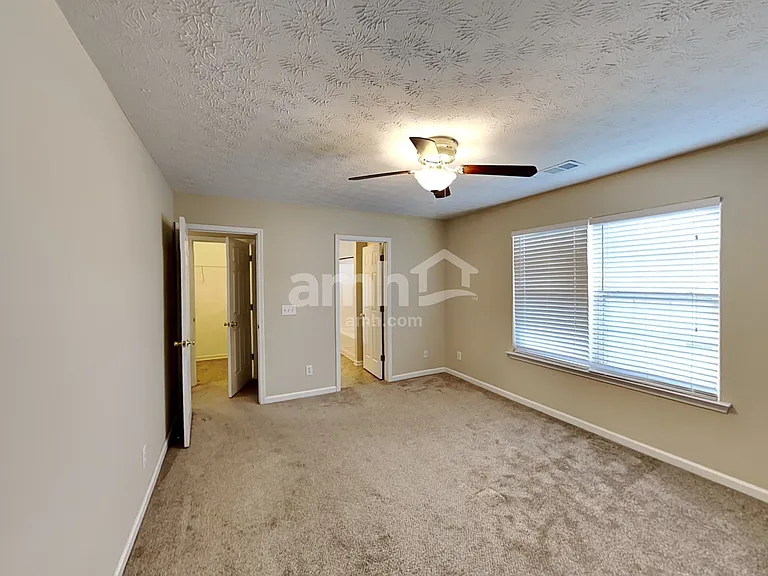930 W Oaks Dr — Photo 8