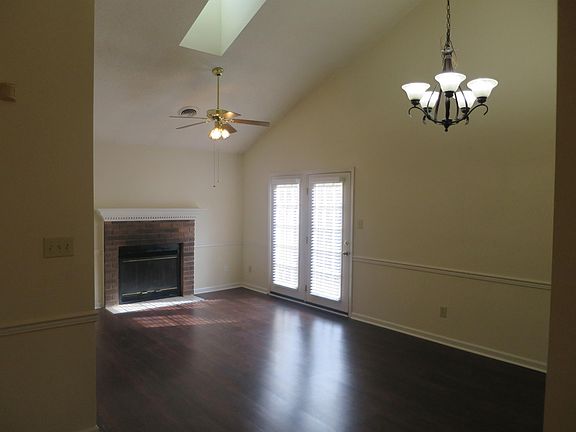 4th image of 443 Eagle Brook Dr #1