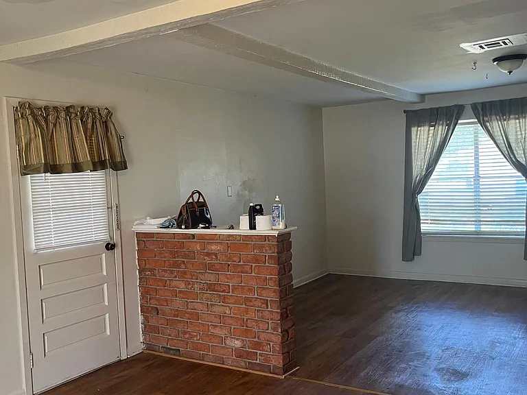 220 Harrell Dr — Photo 5