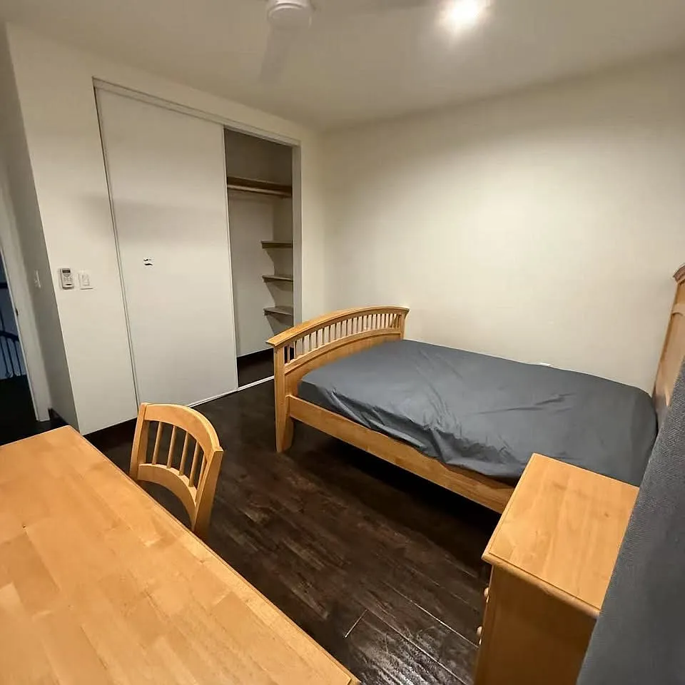 3 bed, 2100 sqft, $900 — Photo 3