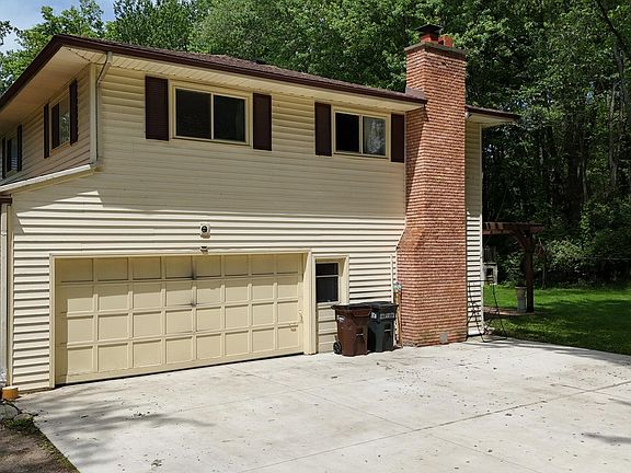4th image of 2728 Forest Lake Dr