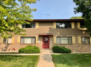 10376 W Whitnall Edge Ct APT 202, Franklin, WI 53132