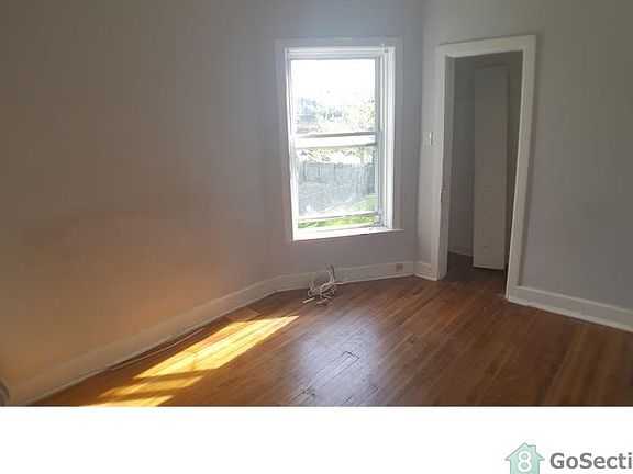 3rd image of 6016 S Calumet Ave APT 2