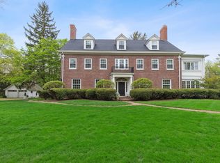 2490 Montgomery Ave, Highland Park, IL 60035