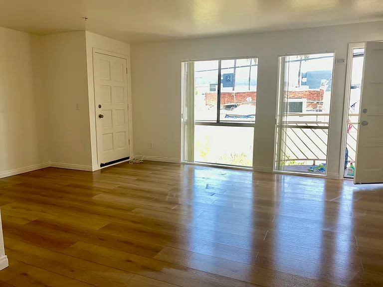 108 W Maple St #23 — Photo 23
