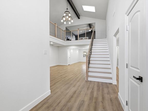 4th image of 913 Ashland Ct