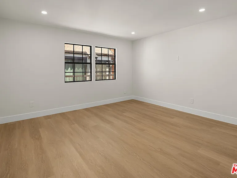 11759 Gateway Blvd — Photo 28