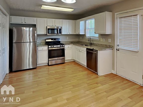 3rd image of 534 Lakecourt Dr