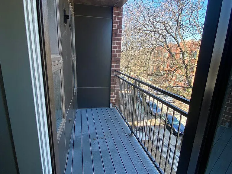 933 W Belle Plaine Ave #305 — Photo 12
