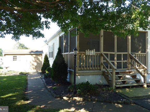3rd image of 619 Mimosa St