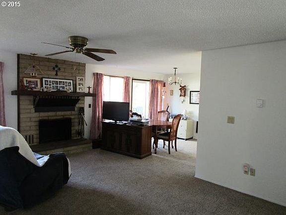 3rd image of 638 SE 32nd Ct