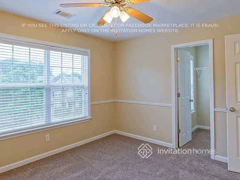 940 Island Bluff Ln — Photo 5