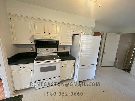3rd image of 3500 Gardner Park Dr