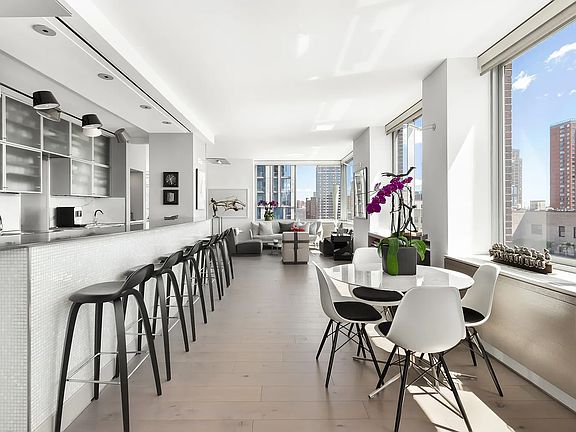 4th image of 360 E 88th St APT 15C