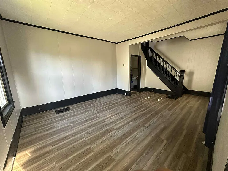 3133 W 84th St — Photo 5