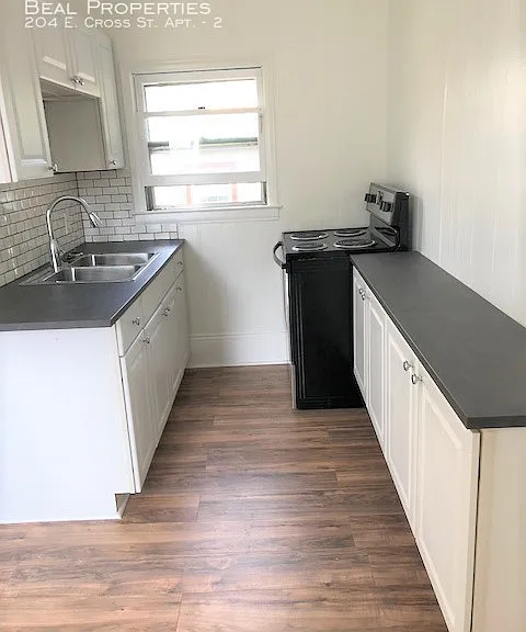 204 E Cross St #2 — Photo 3