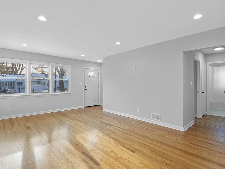 26 Kipling Ave — Photo 8