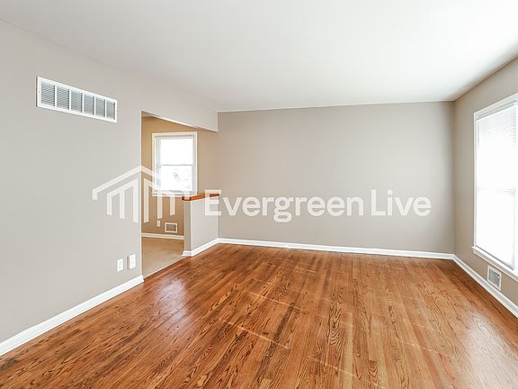 5th image of 6704 E 100th St