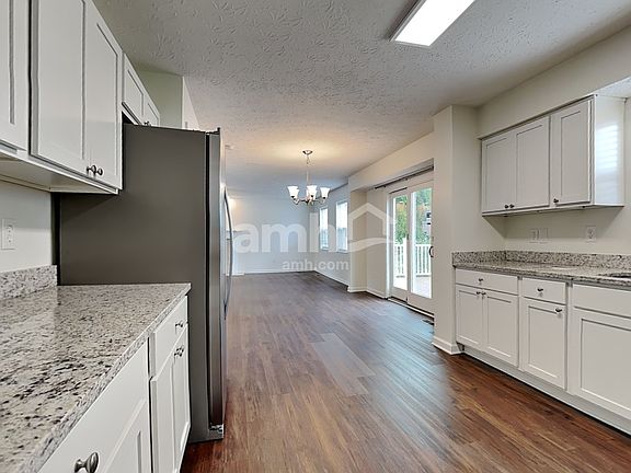 4th image of 6287 Glenmont Dr