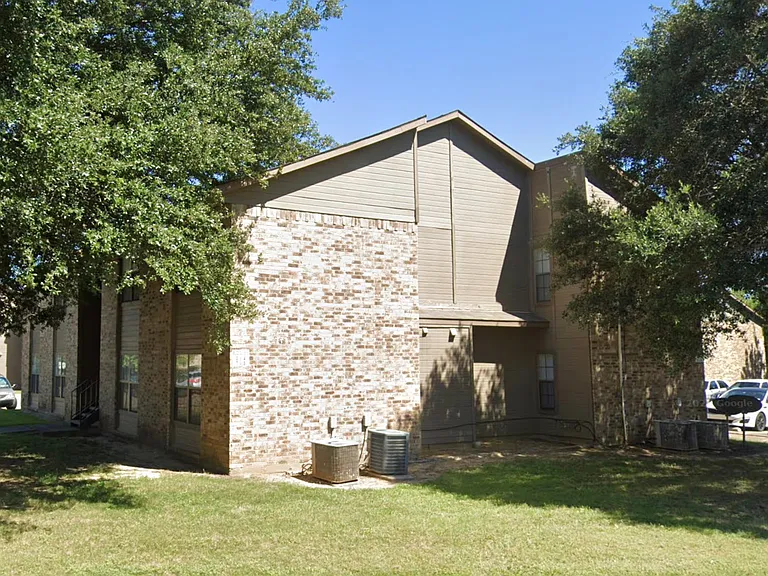615 Cedar St — Photo 3