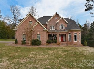 1017 Antioch Woods Ln, Matthews, NC 28104