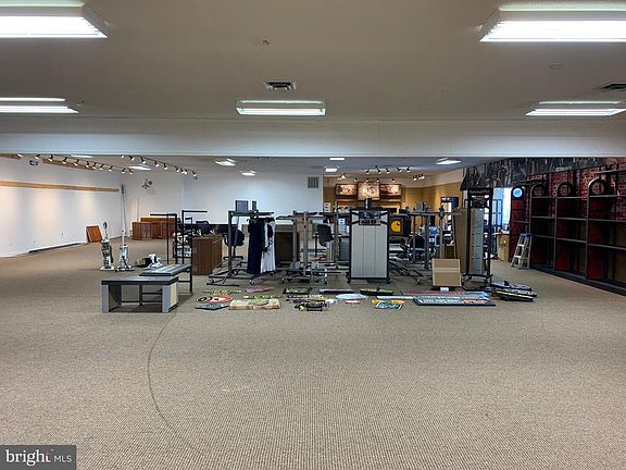 3rd image of 11480 Commercial Ln