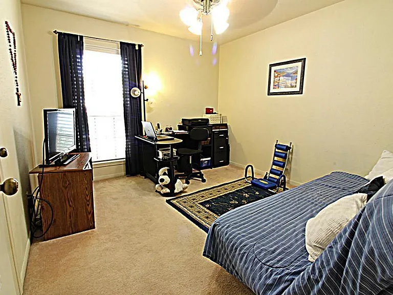13723 Pepper Knoll Dr — Photo 11