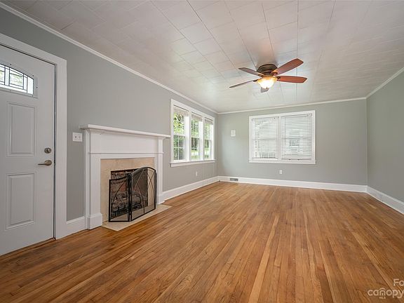 3rd image of 141 Courtland St