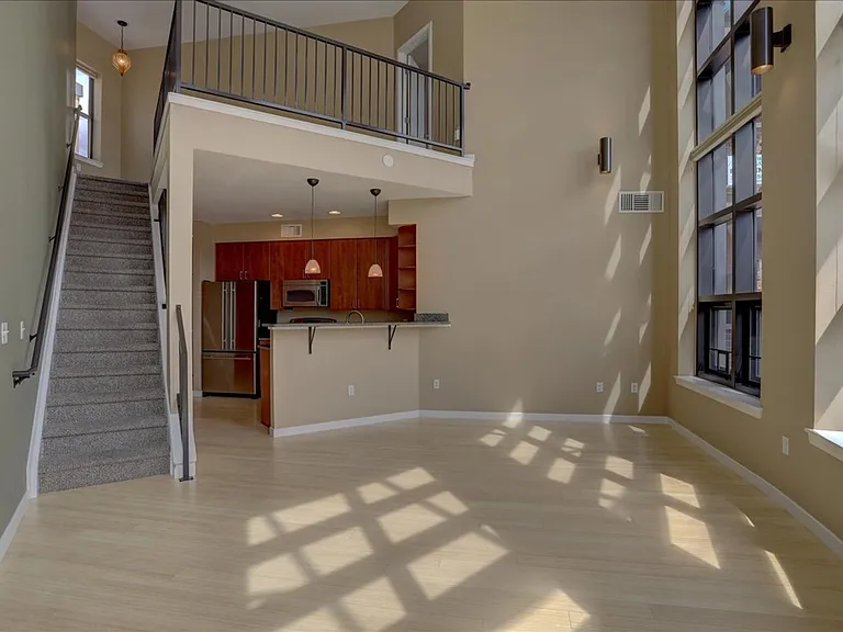4520 Broadway #206 — Photo 9