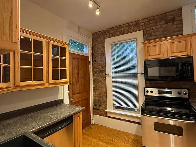 156 S Lincoln St — Photo 11