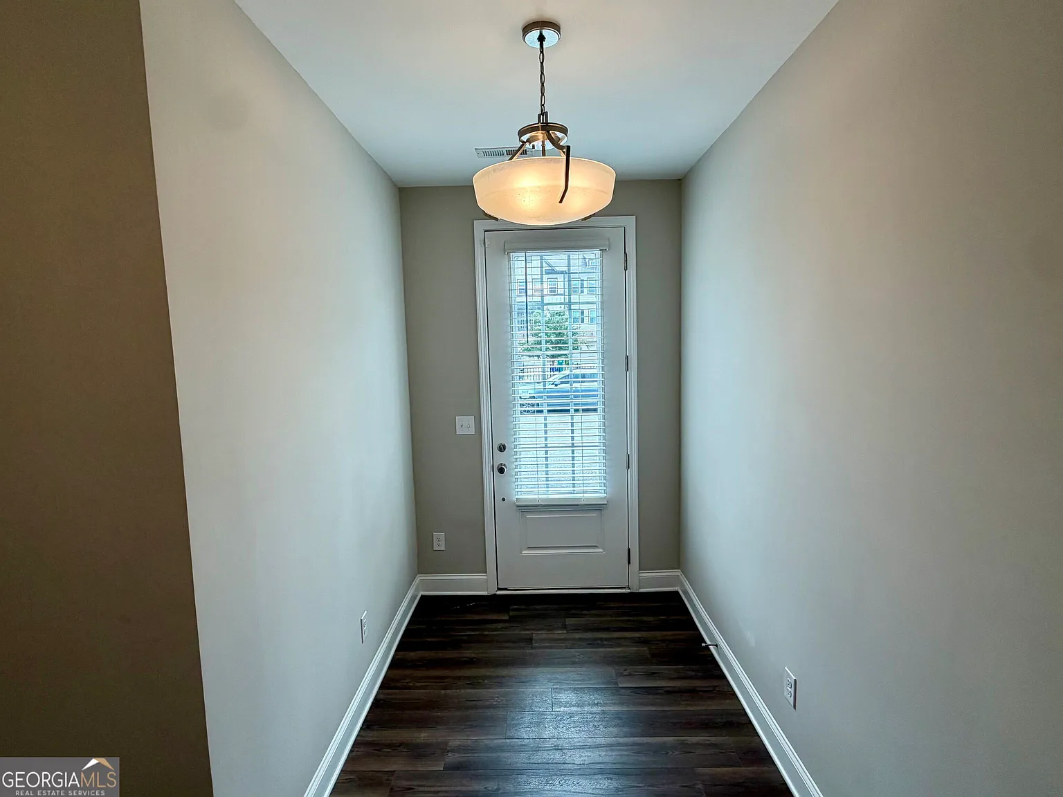 4 bed, 3.5 bath, 2138 sqft, $3,400 — Photo 3