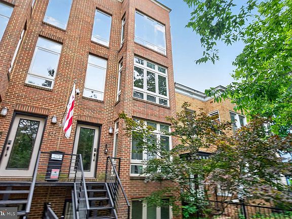 2nd image of 507 M St NE Unit 2