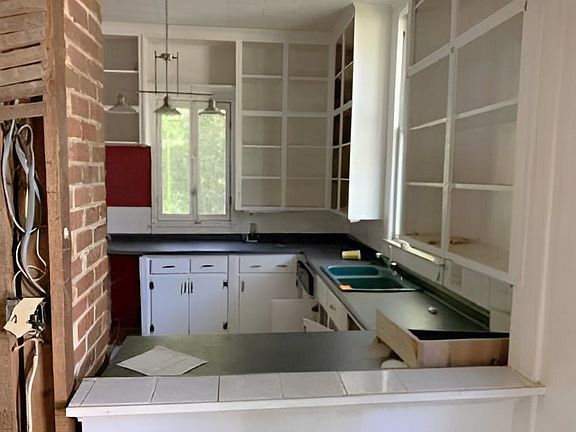 5th image of 316 Irvin St