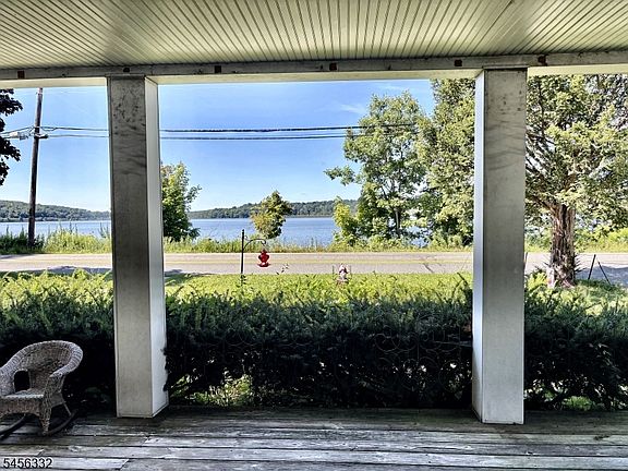 3rd image of 74 Sand Shore Rd