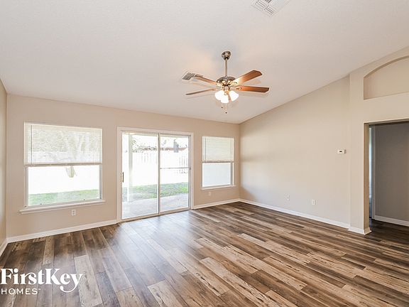 3rd image of 905 Fox Chapel Ln