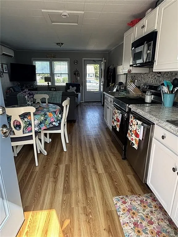 2 bed, 1.0 bath, 792 sqft, $2,000 — Photo 3