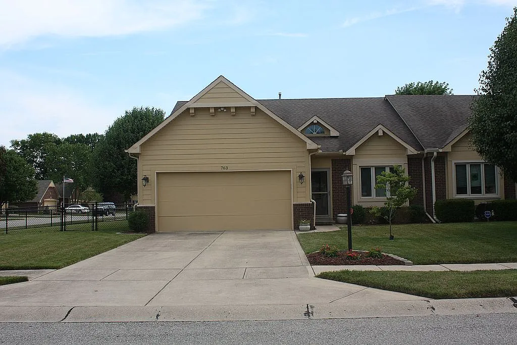 763 Ashford Ln photo 1