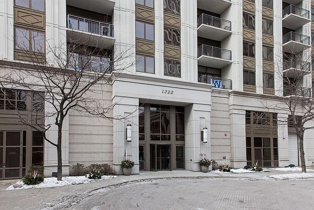 1st image of 1322 S Prairie Ave Unit 1207