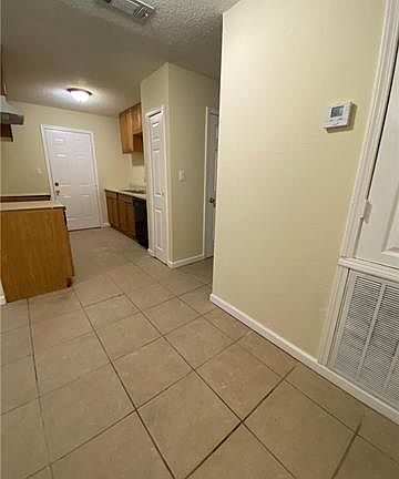 3rd image of 6621 Coveview Ct
