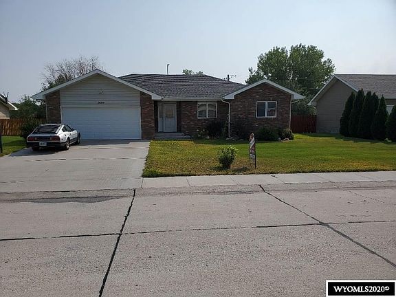 2nd image of 3649 Laramie St
