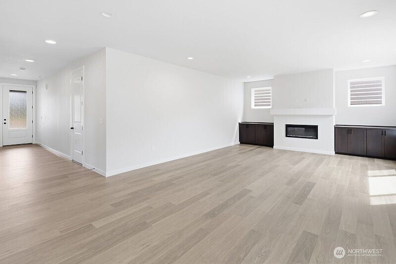 3rd image of 9318 71st Avenue E #11