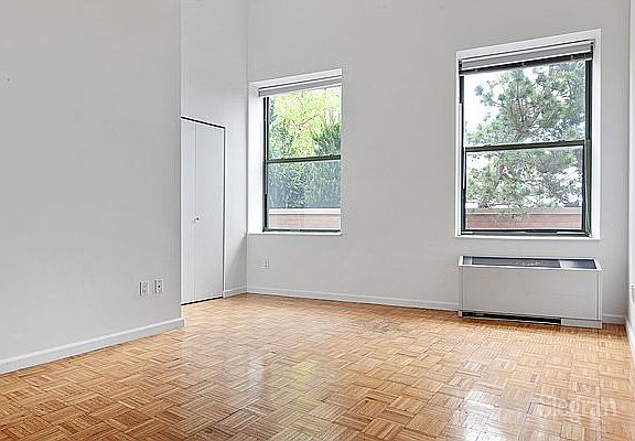 4th image of 99 John St Penthouse 8