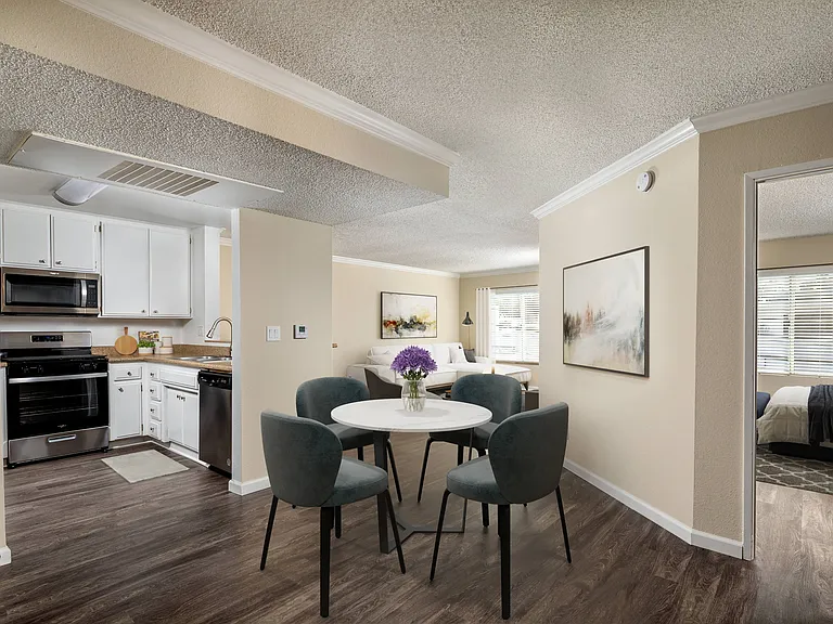 Warner Pointe — Photo 3