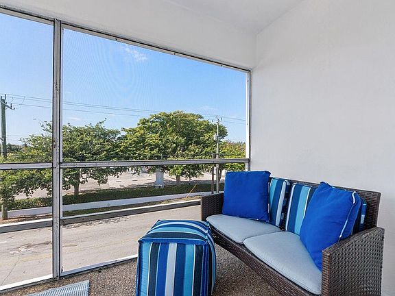 5th image of 2301 NE 14th Street Causeway #306W