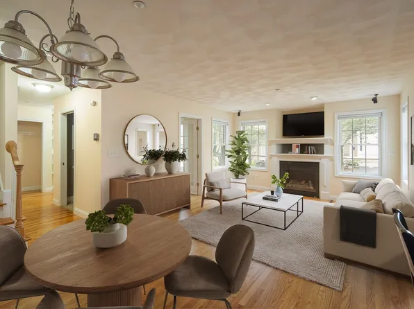 824 Main St APT 3, Wakefield, MA 01880