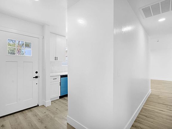 4th image of 1206 S 12th Avenue
