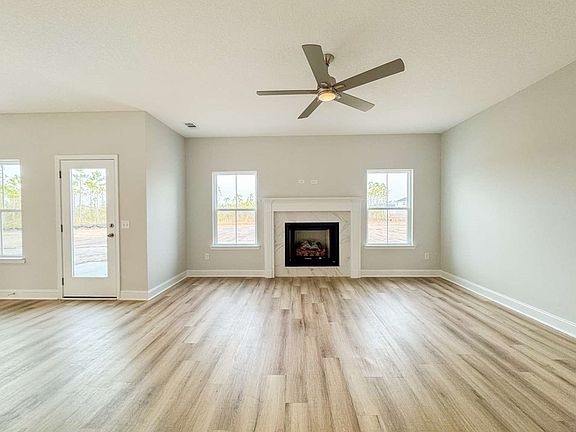 4th image of 62 Saint Johns Ct