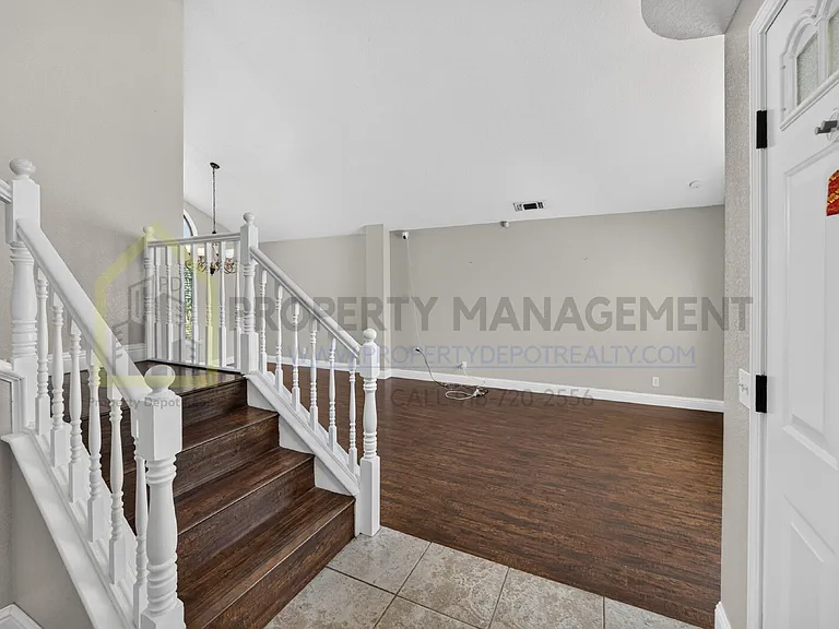 8779 Brittany Park Dr — Photo 8