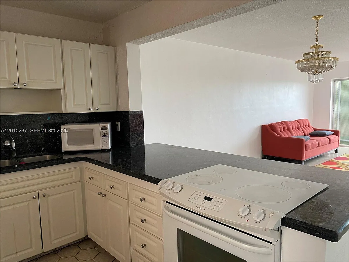 Building Photo - 215 SE 3rd Ave #408C