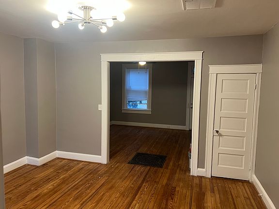3rd image of 74X Melville Ave